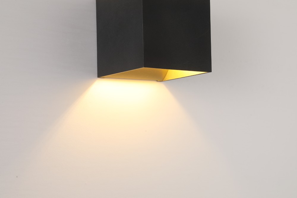 Aufputz-Spot Newton Up & Down Schwarz und Gold Searchlight 5053423285092