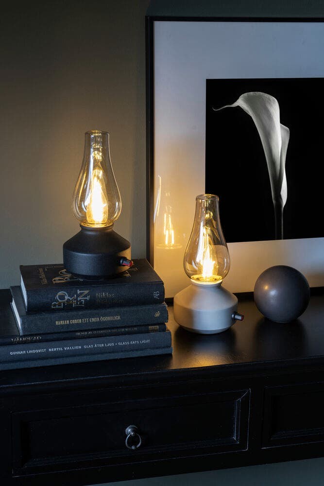 Nostalgische Tischlampe Tabbie Weiße wiederaufladbare Weiße KonstSmide 7318300030324