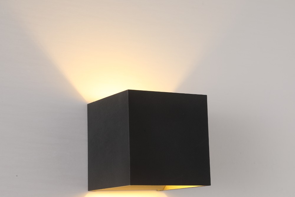 Aufputz-Spot Newton Up & Down Schwarz und Gold Searchlight 5053423285092