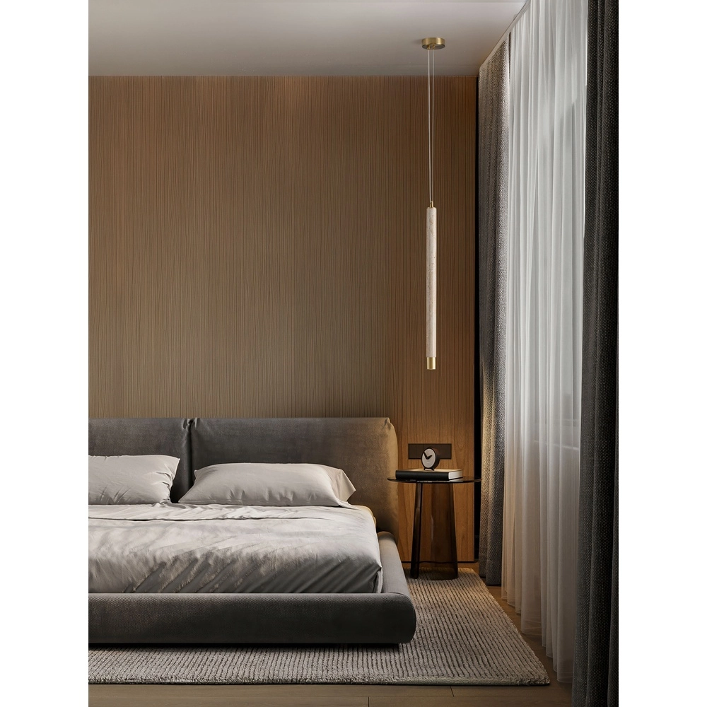 Moderne Pendellampe Muse Gold mit sandbraunem Travertin