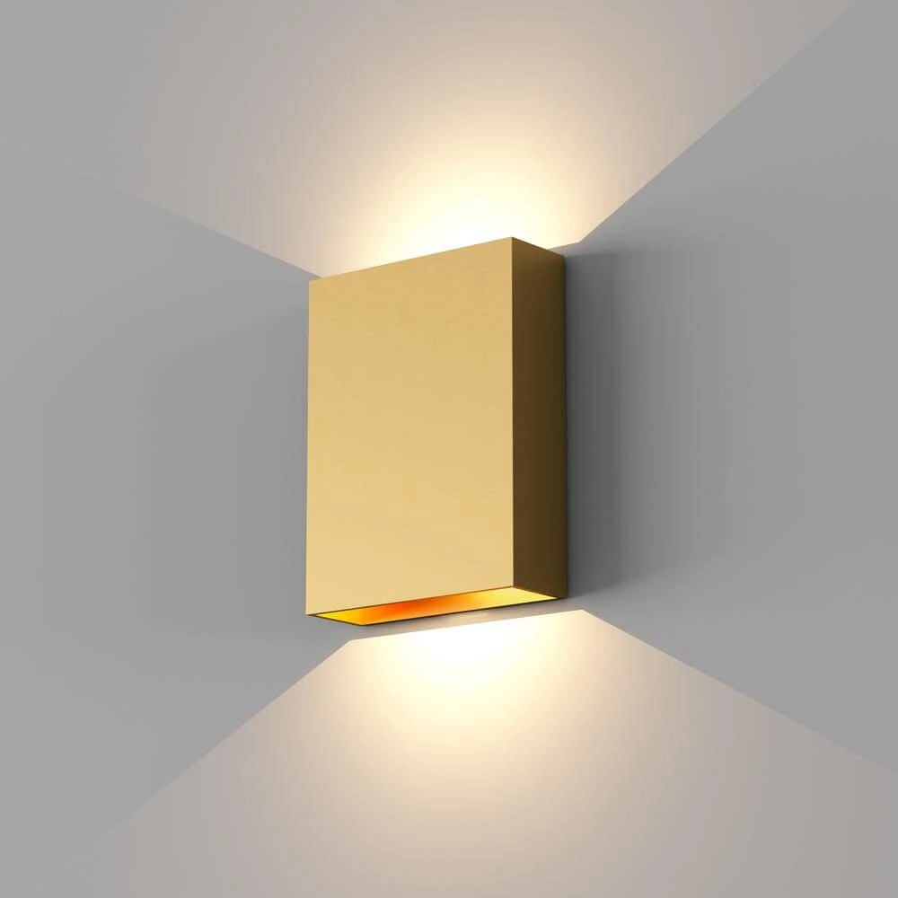 Schlanke Wandleuchte Memphis warmes Gold