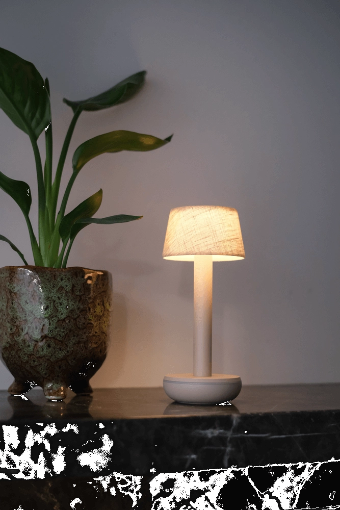 Wiederaufladbare Tischlampe Two Beige linnen Humble 7446023312363