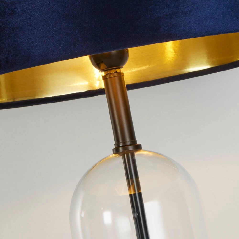 Einzigartige Tischlampe Oxford mit dunkelblauer Kapuze Searchlight 5053423256665