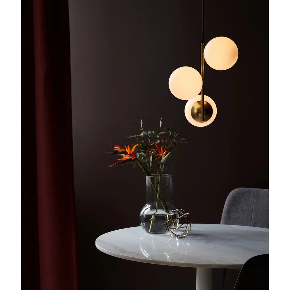 Pendelleuchte Lilly 3-flammiges Gold mit weißer Kugel Nordlux 5701581459083