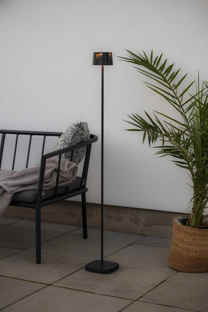Schwarze Stehlampe Nice für draußen KonstSmide 7318307831757