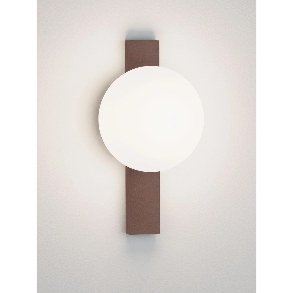 Einzigartige Wandlampe Remi Rostbraun mit weißer Zwiebel Lyora 5212017494481