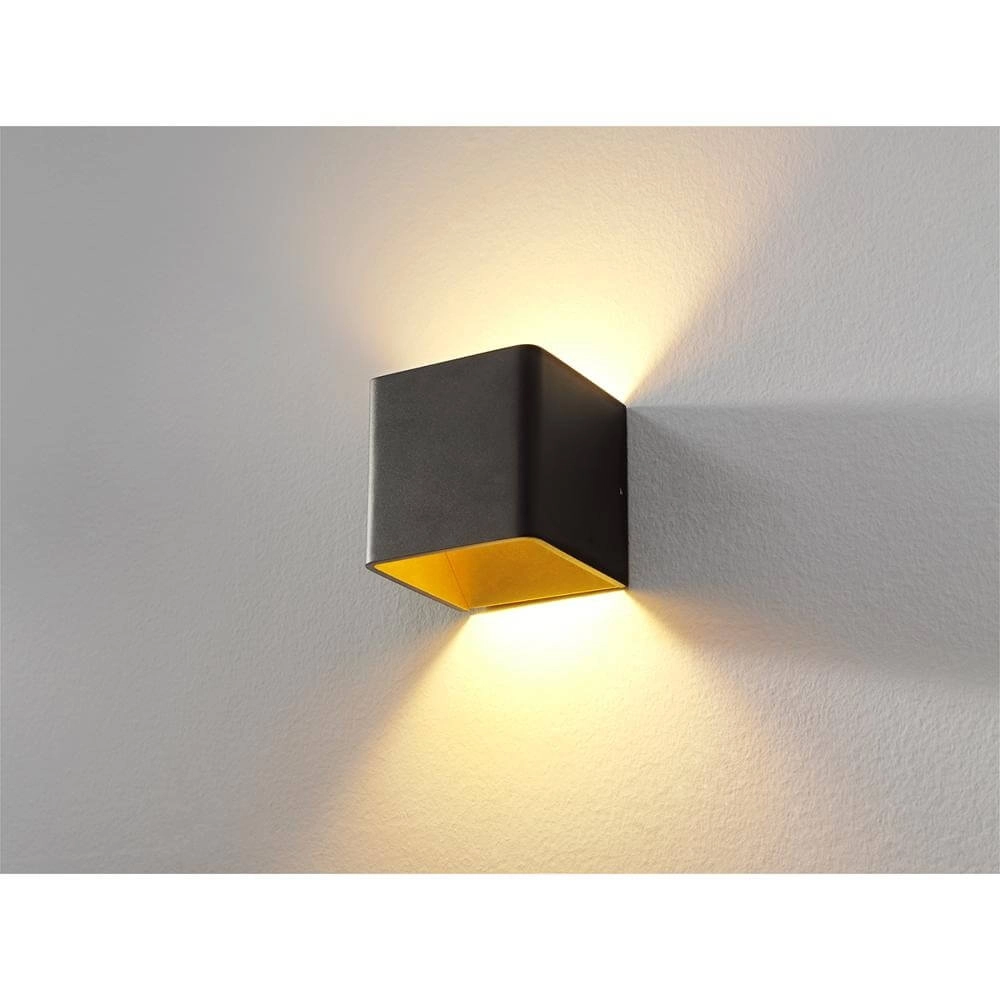 Quadratische Wandleuchte Fulda schwarz mit gold