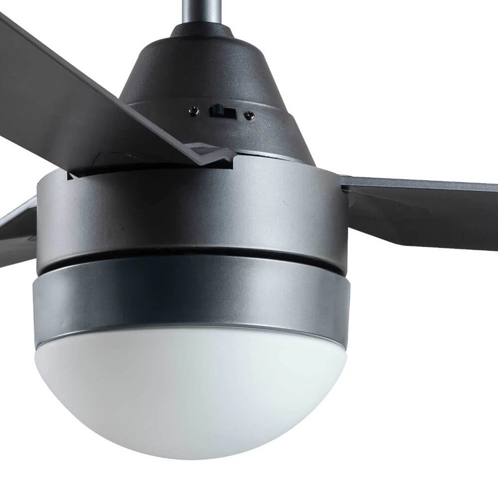 Schwarzer Ventilator mit Lampe Megara Ø 122cm IP55 Beacon 9333509165002