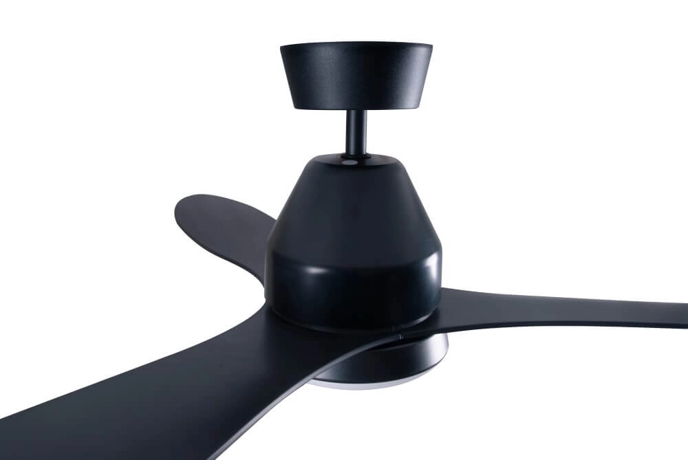 Schwarzer Deckenventilator mit Lampe Whitehaven Ø 143cm IP55 Beacon 9333509136477