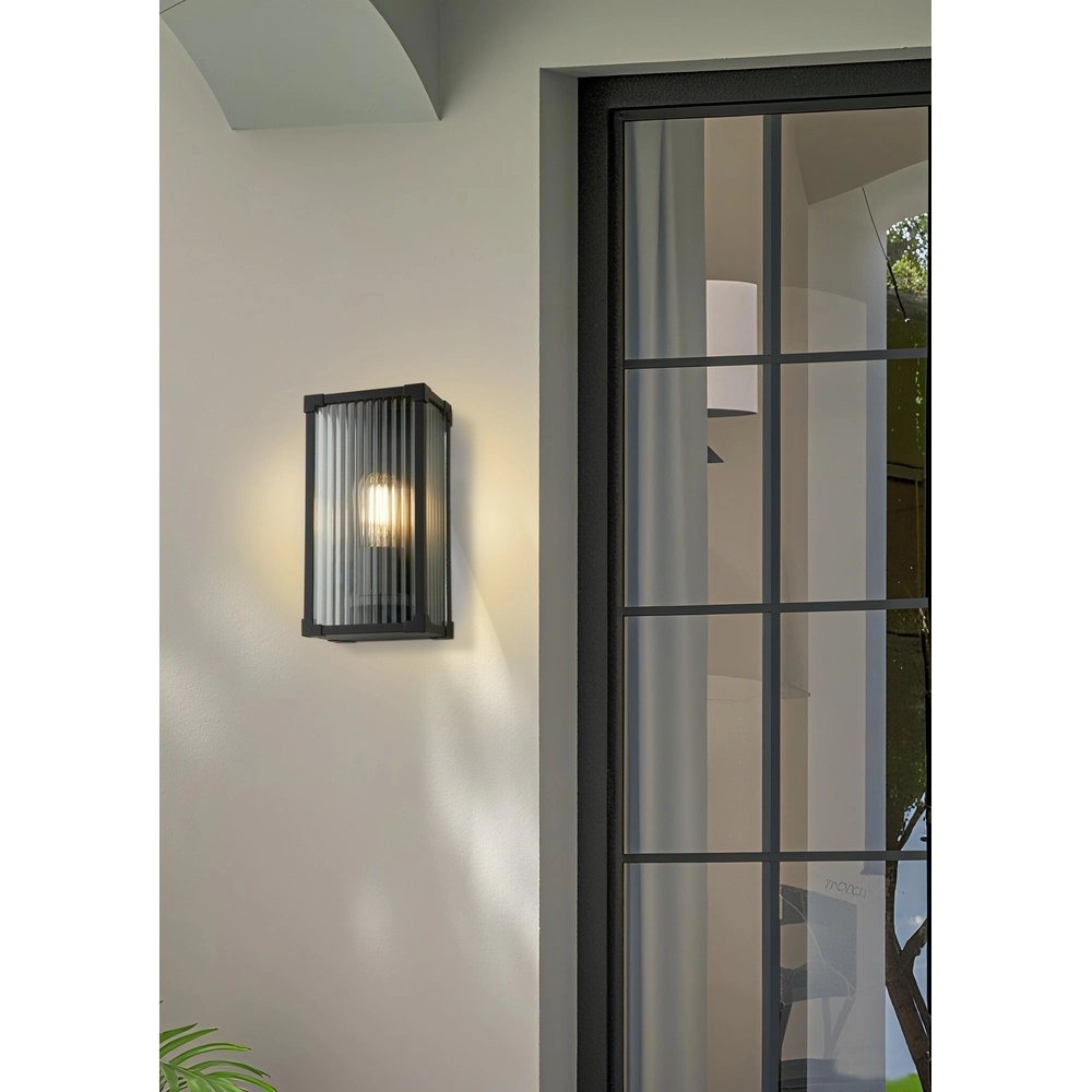 Wandleuchte Cincinnati schwarz Searchlight 5053423297897