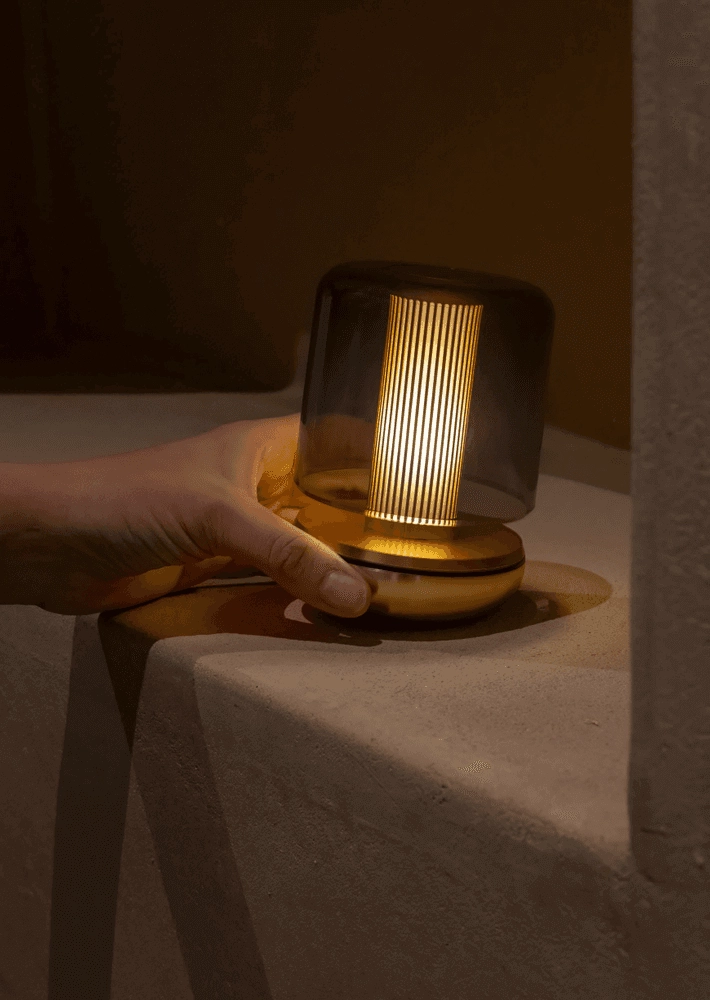 Wiederaufladbare Tischlampe Firefly Gold geräuchert Humble 6097522568556