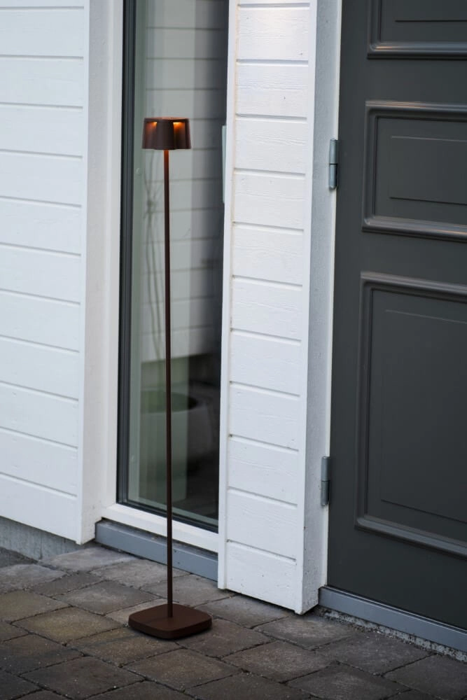 Rostbraune Stehlampe Nice für draußen KonstSmide 7318307831979