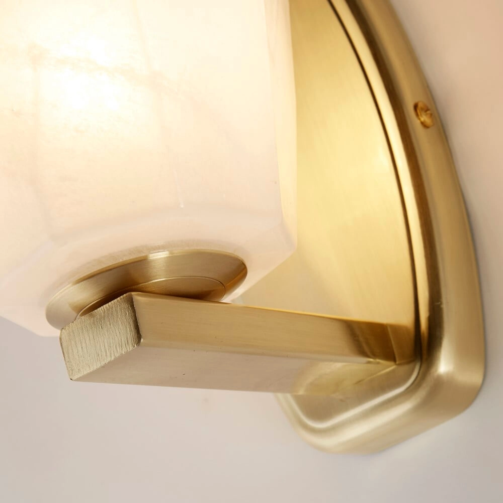 Wandleuchte Rocky mit weißem Glas Searchlight 5053423264257