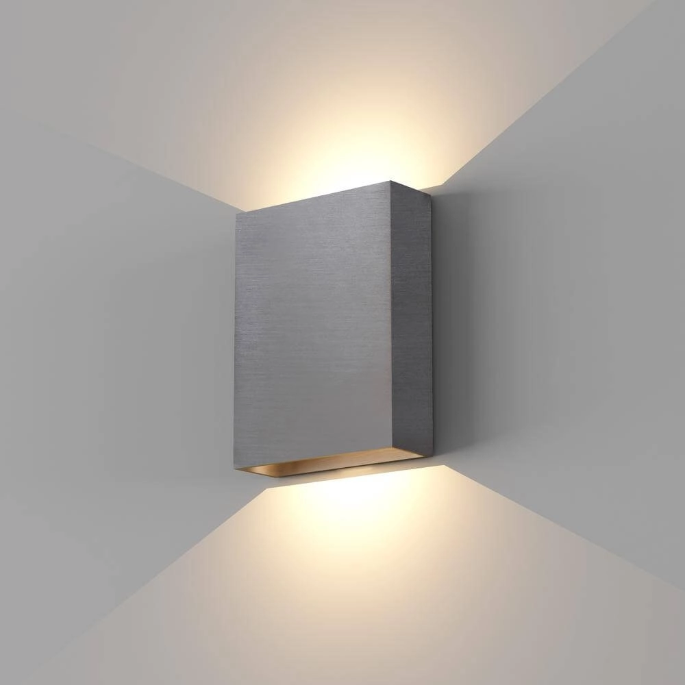 Schlanke Wandleuchte Memphis Rotguss Metall