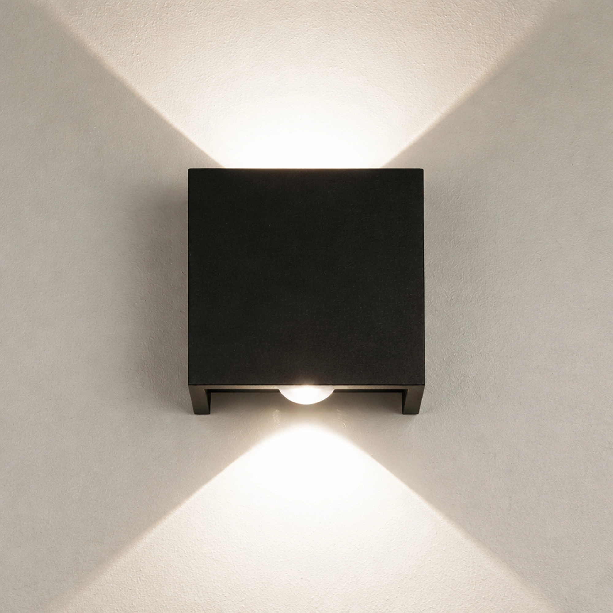 Design-Wandlampe Sloane Schwarz Lyora 5053423317380