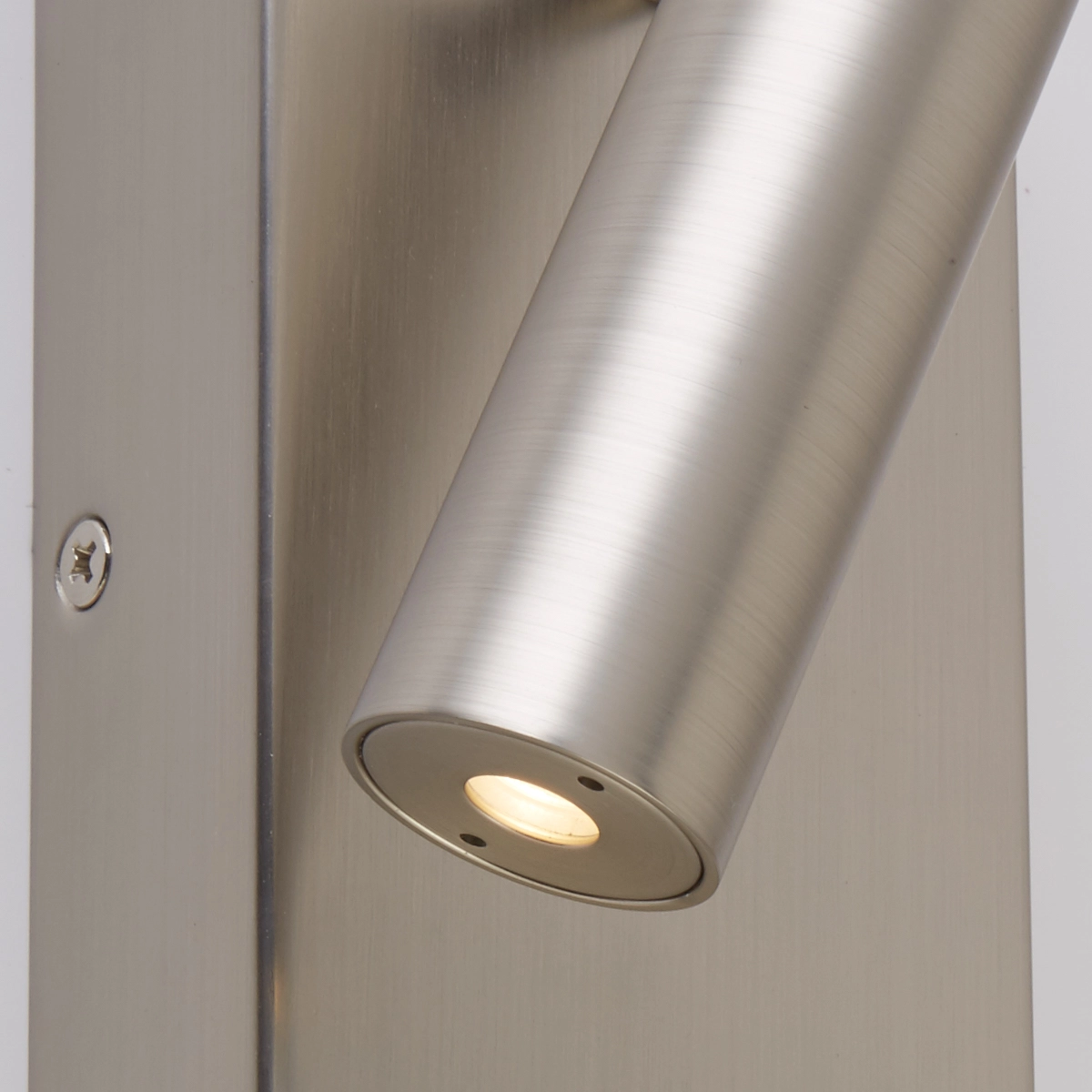 Nachttischlampe Victoria Nickel mit Steckverbinder Lyora 5053423308722