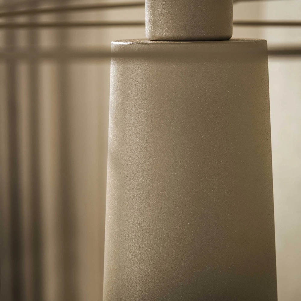 Sand-Bodenlampe Curl mit Drahtkappe Lyora 8716803512528