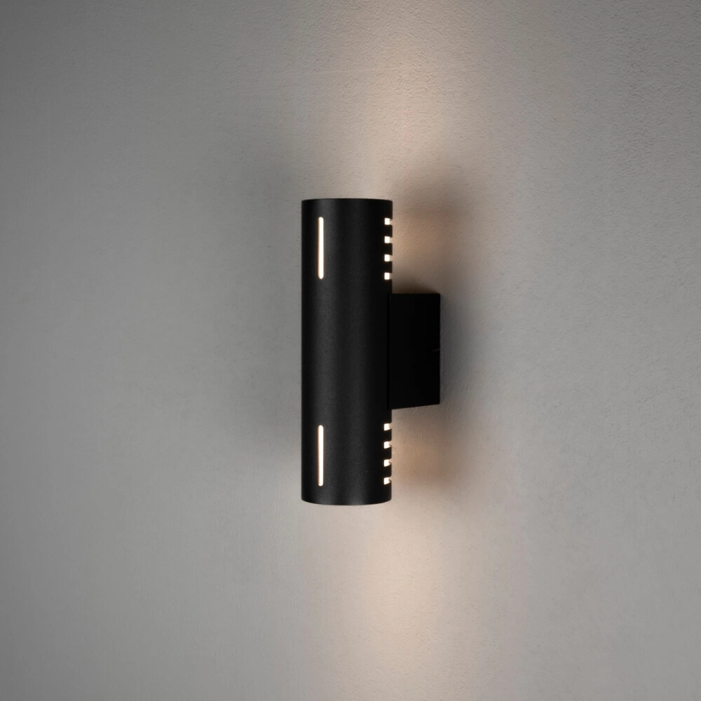 Design-Wandleuchte Cuneo schwarz mit weißem Glas