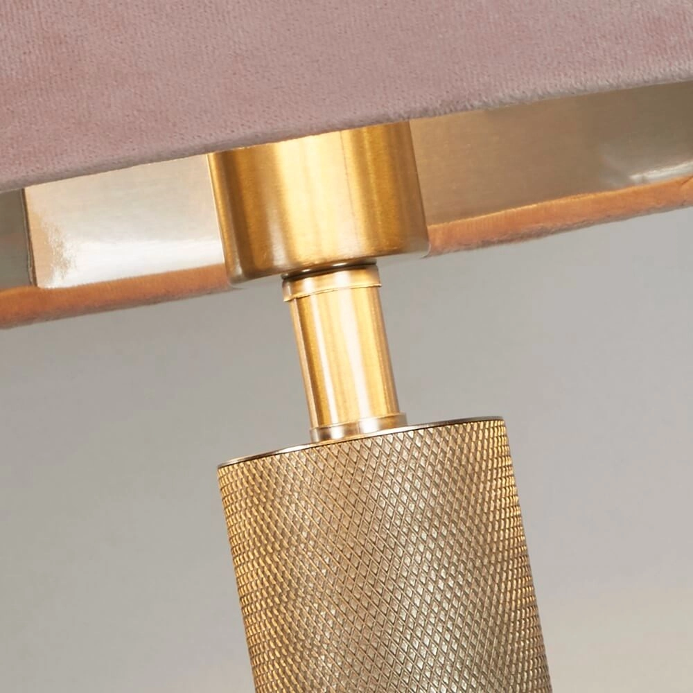 Goldene Tischlampe London mit rosa Kapuze Searchlight 5053423248431