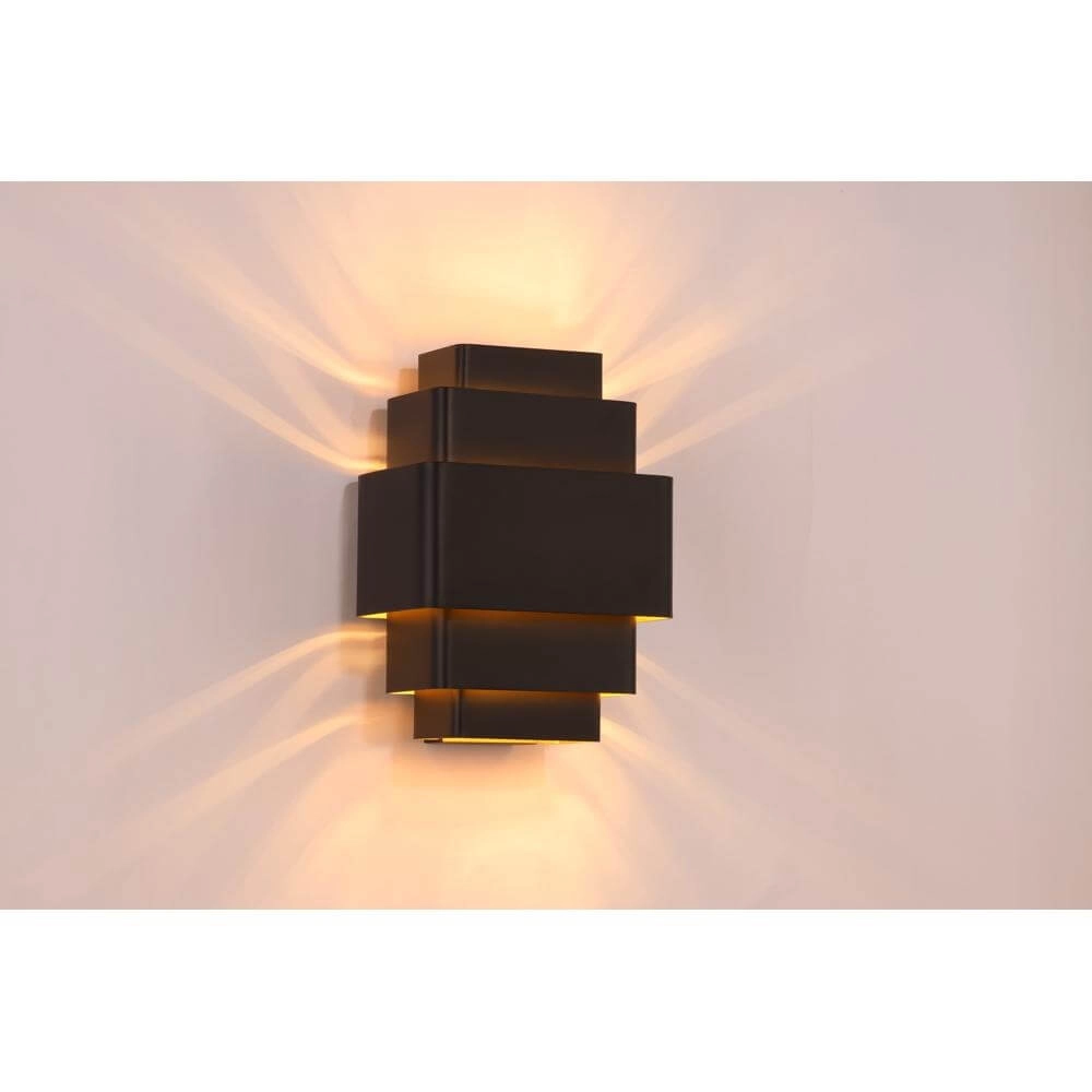 Design-Wandleuchte Layers Schwarz mit goldener Innenseite