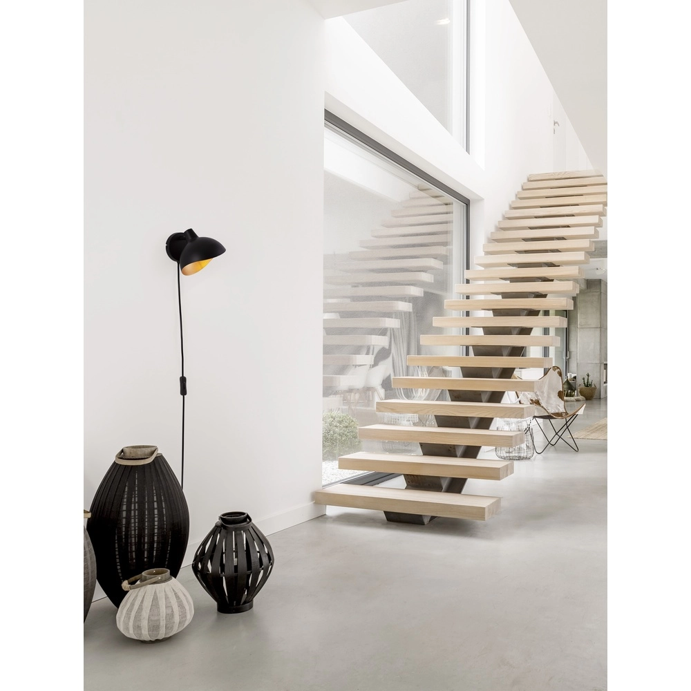 Wandleuchte Geti Schwarz mit goldener Innenseite Lyora 5212017436382