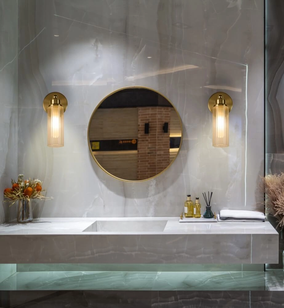 Goldene Wandleuchte Imperial mit geripptem Glas Searchlight 5053423271958
