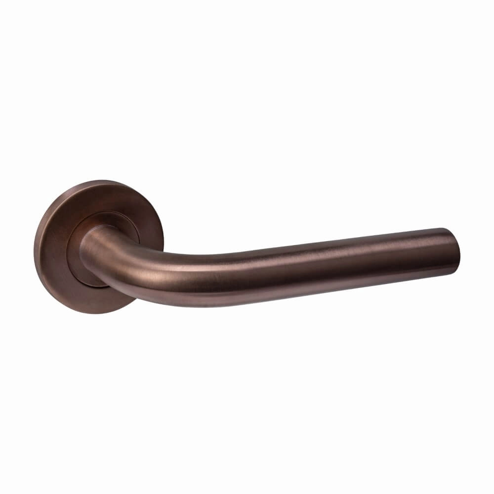 Türklinke Q 02 auf runder Rosette Bronze