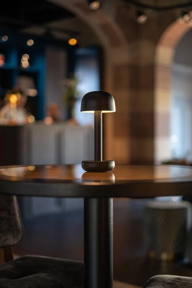 Wiederaufladbare Tischlampe Two Schwarz Humble 7446023311359