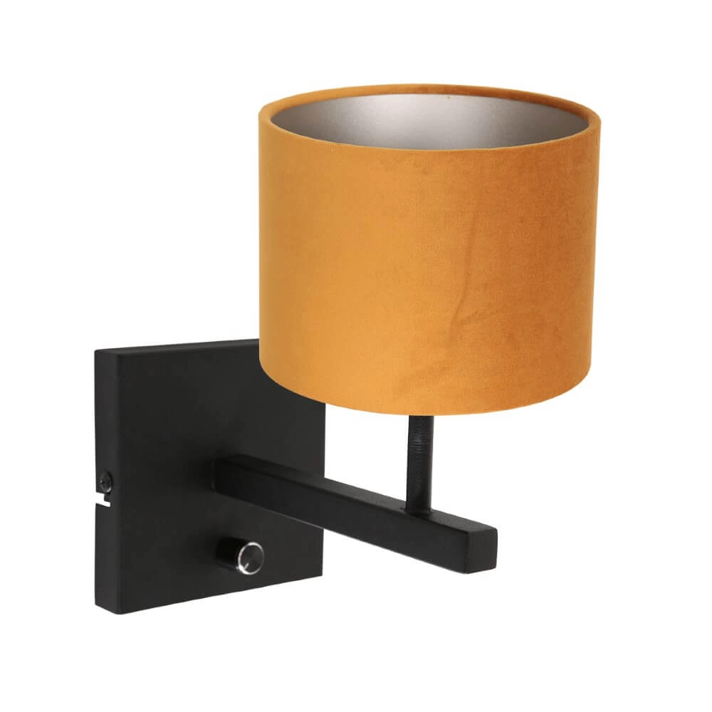 Schwarze Wandlampe Stanger mit goldenem Samt