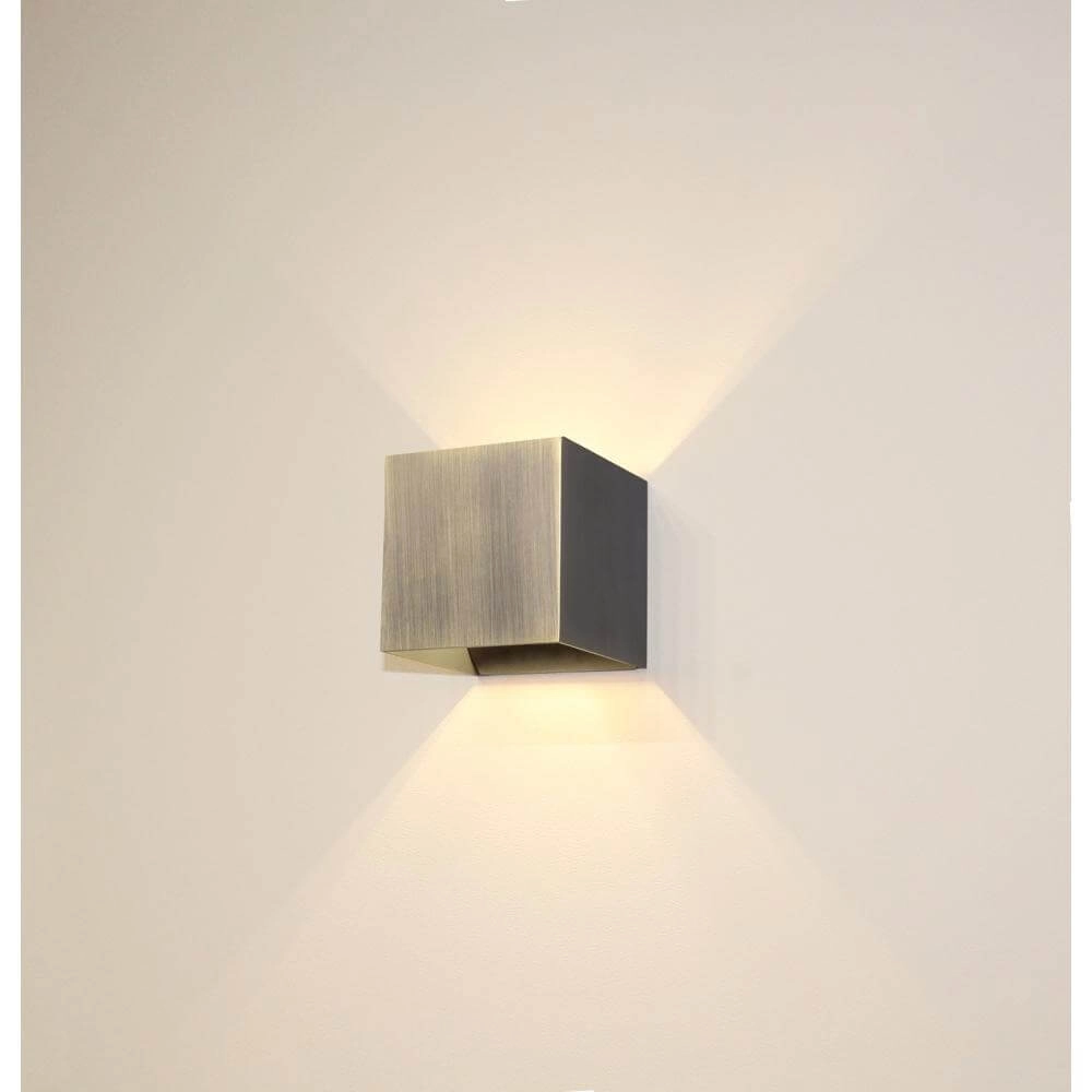Quadratische Wandleuchte Gymm Antikbronze