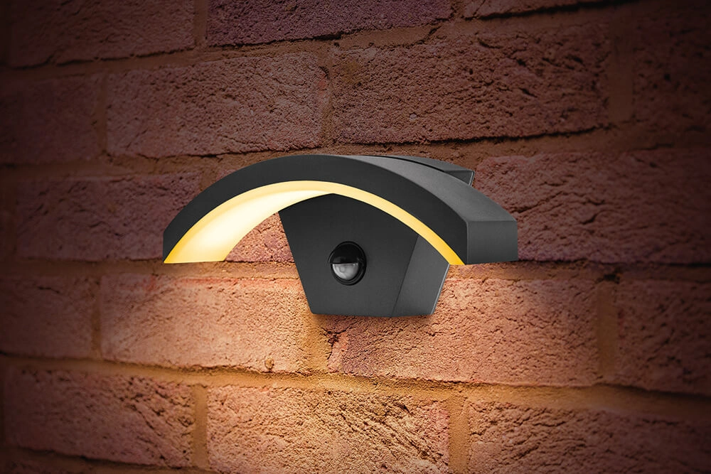 Design-Außenlampe Curve PIR mit Bewegungssensor Lyora 5055788232629