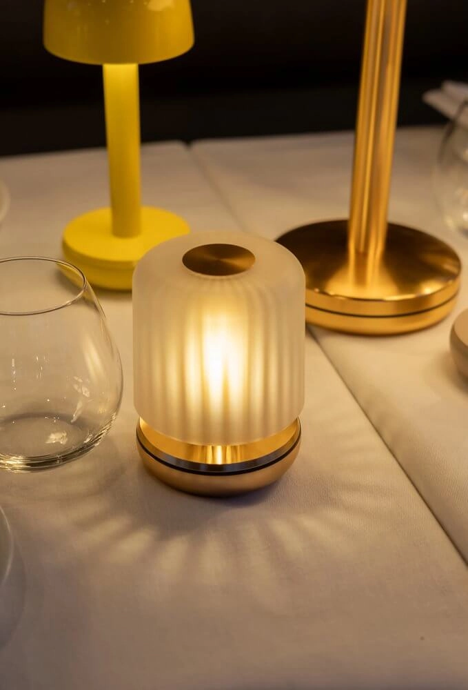 Wiederaufladbare Tischlampe Firefly Gold mattiert Humble 6097522143159