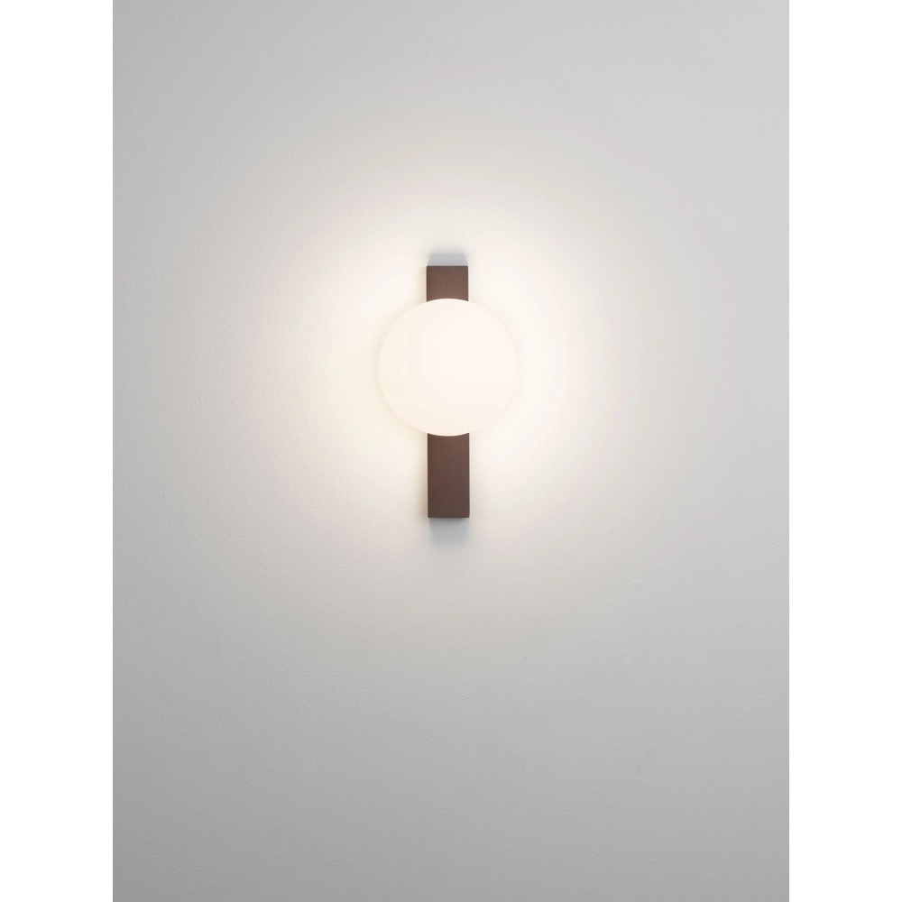 Einzigartige Wandlampe Remi Rostbraun mit weißer Zwiebel Lyora 5212017494481