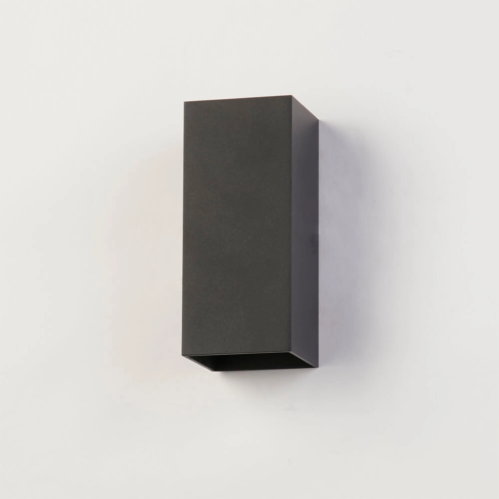 Schlanke Wandleuchte Sifor schwarz Lyora 5053423285078