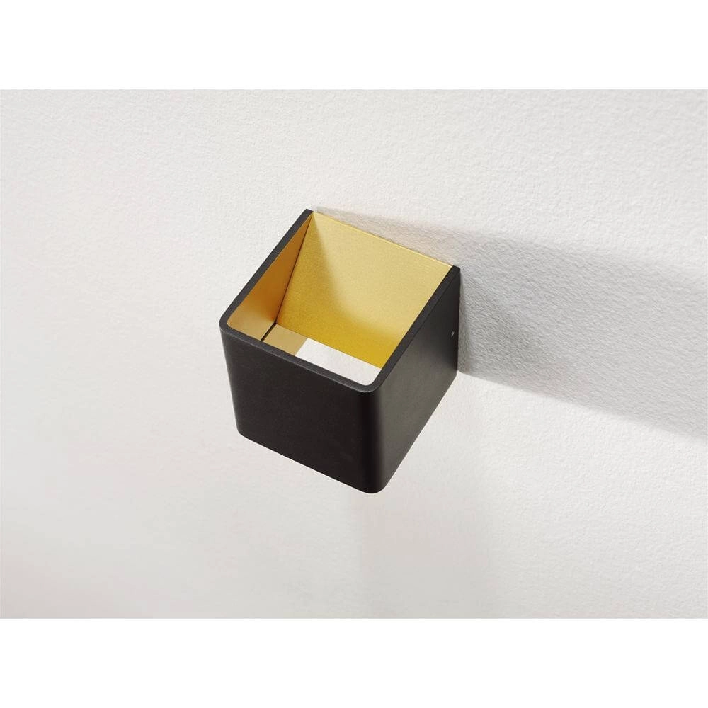 Quadratische Wandleuchte Fulda schwarz mit gold Artdelight 8719831736324