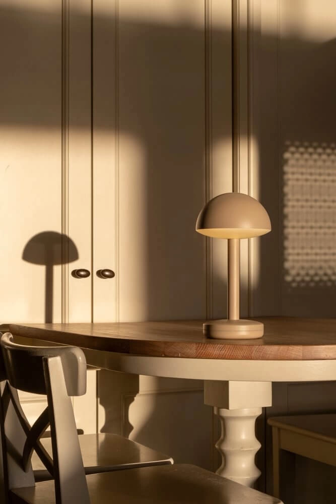 Wiederaufladbare Tischlampe Bug Beige Humble 7446023313322