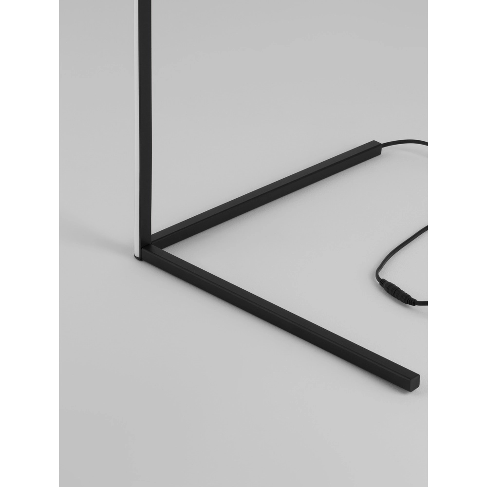 Stehlampe V-Line schwarz Lyora 5212017433404