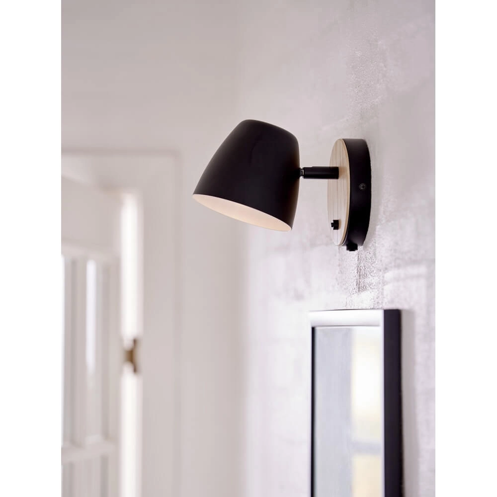 Wandleuchte Theo schwarz mit Holz Nordlux 5704924005688