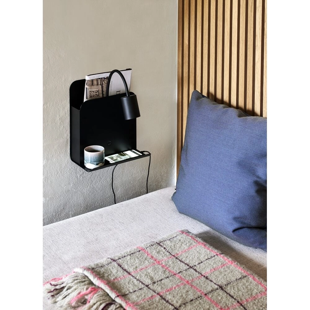 Schwarze Wandleuchte Roomi mit USB-Anschluss Nordlux 5704924005664