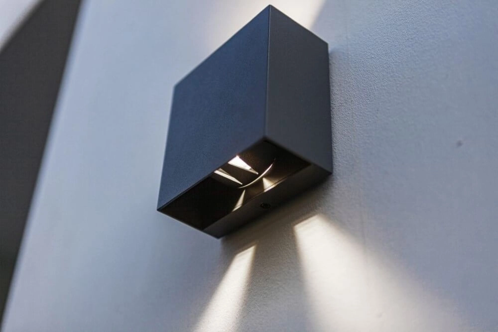 Anthrazitfarbene Wandleuchte Gemini Beams Design Lutec 6939412012940