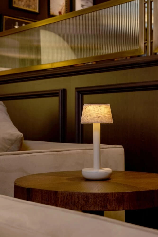 Wiederaufladbare Tischlampe Two Beige linnen Humble 7446023312363