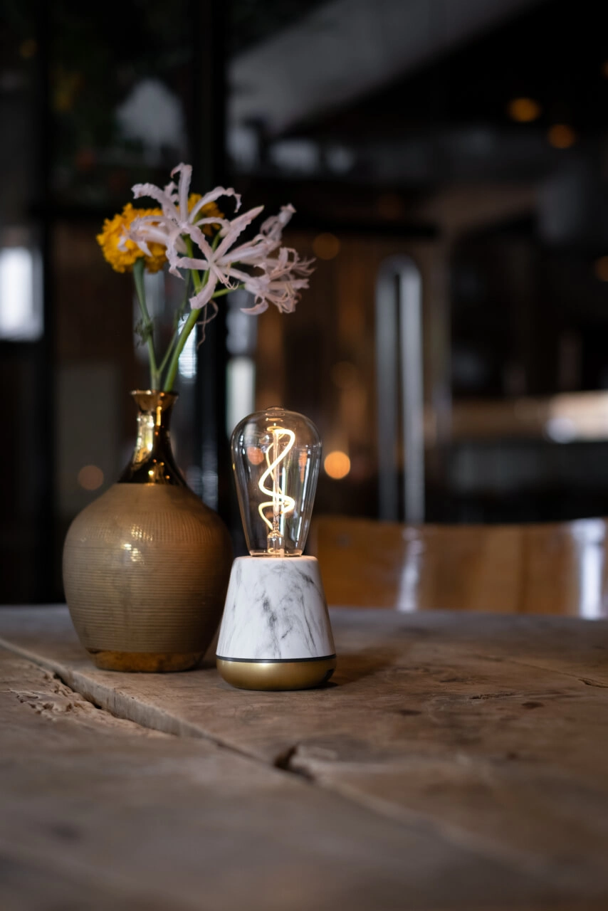 Wiederaufladbare Tischlampe One White Marble Humble 7446023294270