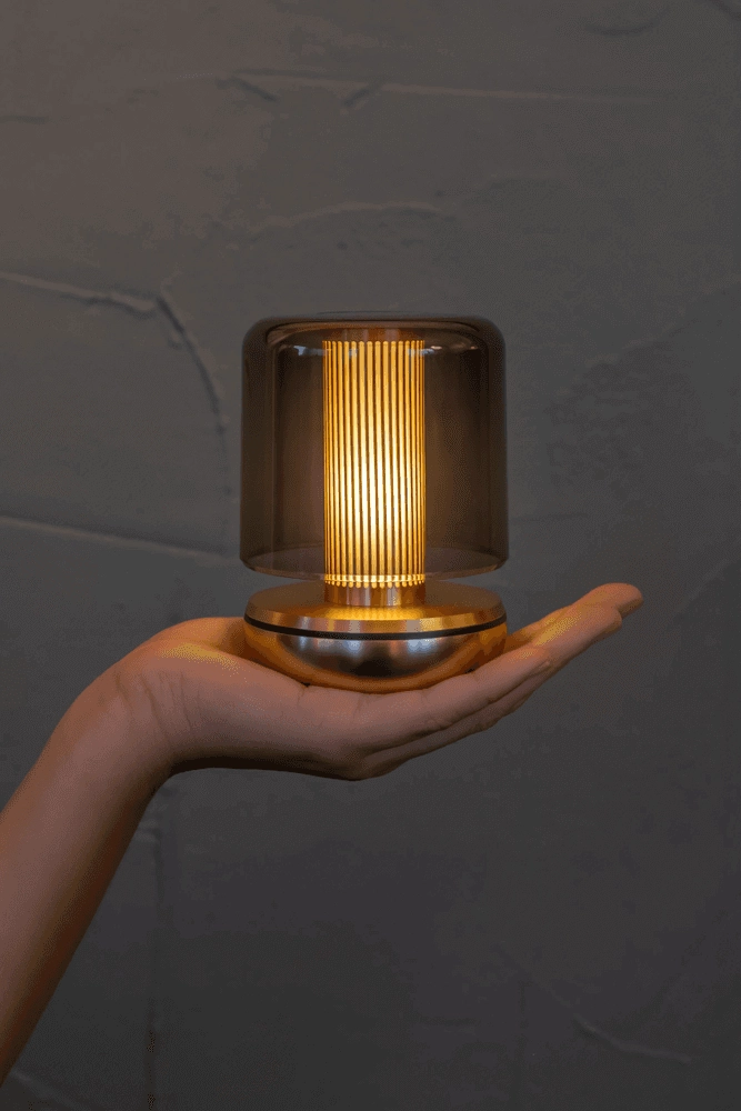 Wiederaufladbare Tischlampe Firefly Gold geräuchert Humble 6097522568556