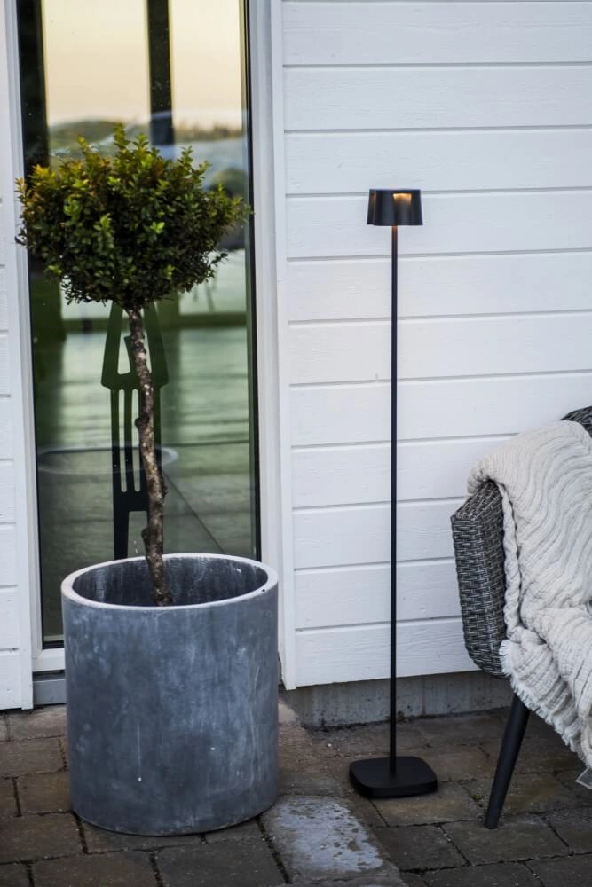 Schwarze Stehlampe Nice für draußen KonstSmide 7318307831757
