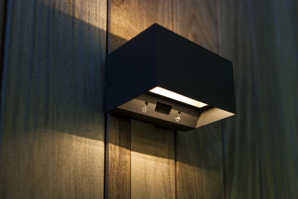 Elegante Wandlampe Gemini Grau mit Sensor Lutec 6939412018171