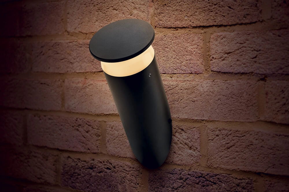 Anthrazitfarbene Außenlampe Bough LED Lyora 5055788247043