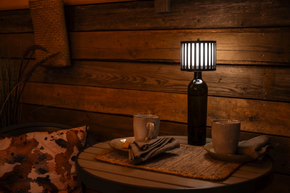 Einzigartige Tischlampe Bottle schwarz wiederaufladbar KonstSmide 7318308377520