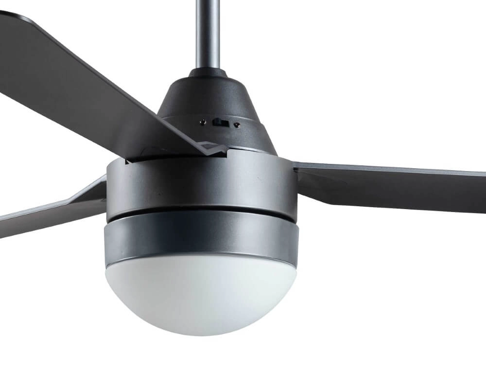 Schwarzer Ventilator mit Lampe Megara Ø 122cm IP55 Beacon 9333509165002
