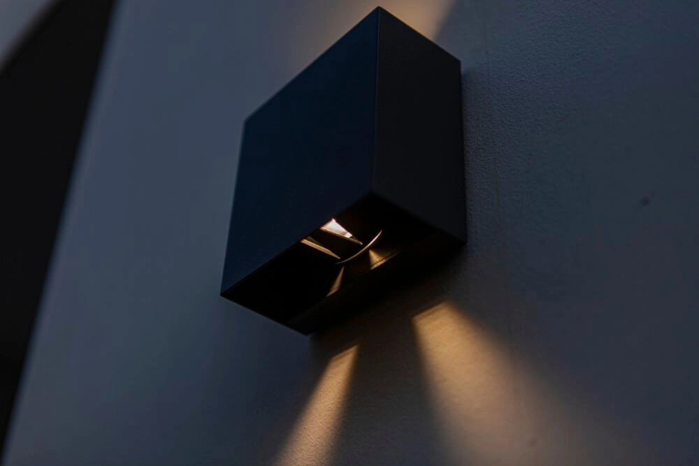 Schwarze Wandlampe Gemini Beams Design Lutec 6939412012117