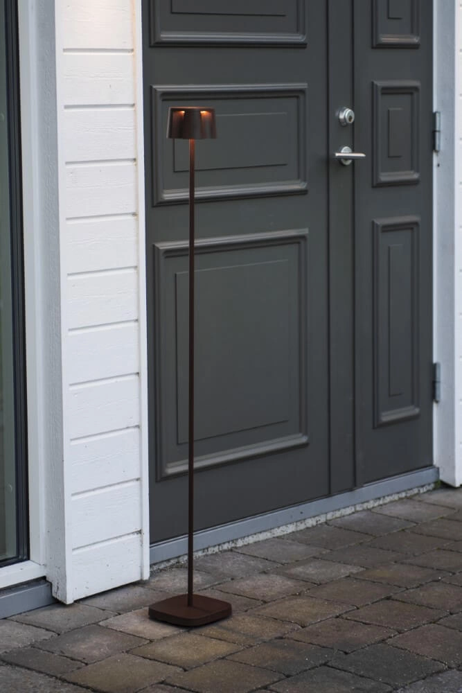 Rostbraune Stehlampe Nice für draußen KonstSmide 7318307831979